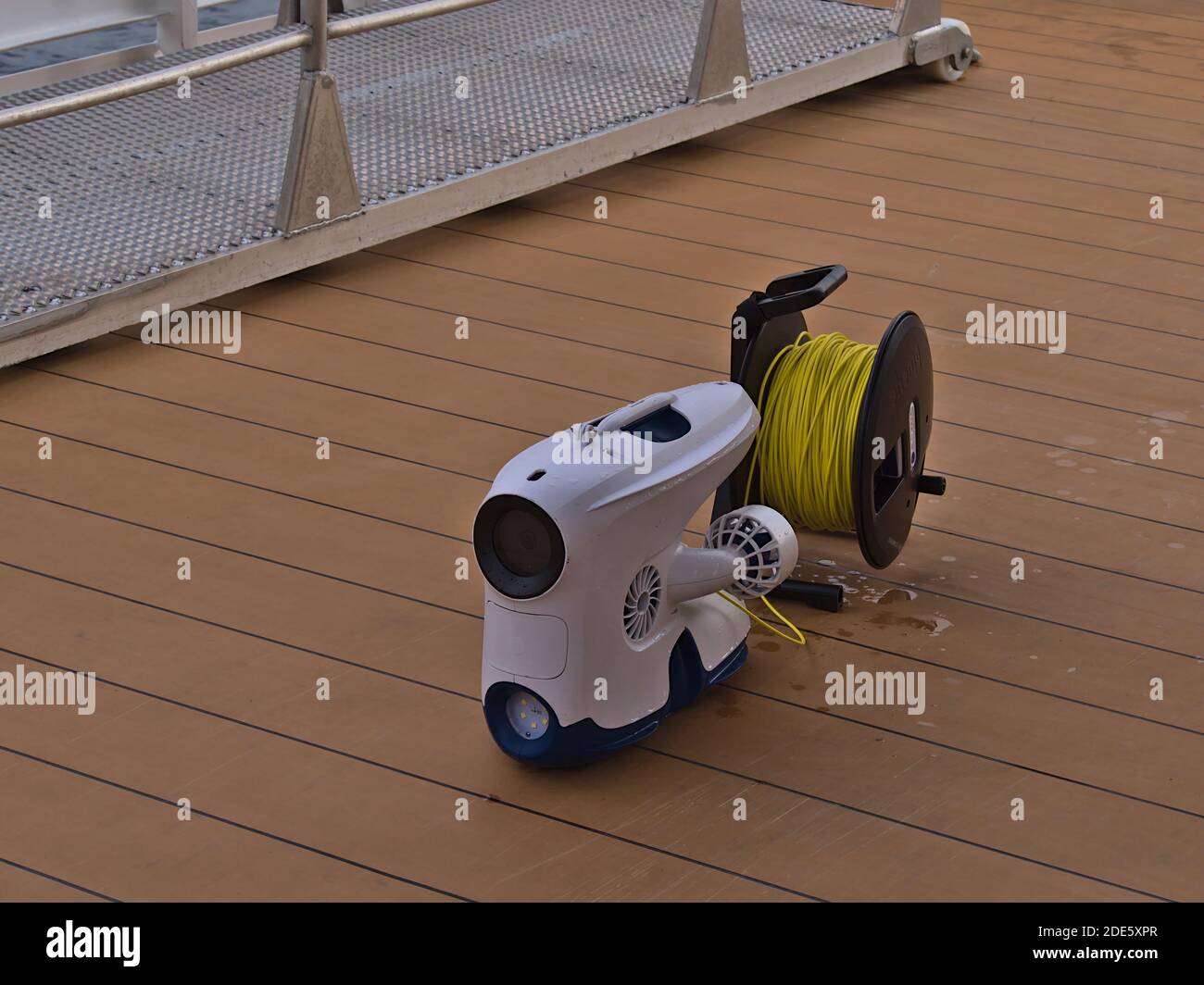 Raftsundet, Austvågøya, Lofoten, Norvège - 08-28-2020: Drone sous-marin 'Blueye Pro' fabriqué par Blueye Robotics AS, Trondheim sur le pont d'un bateau. Banque D'Images