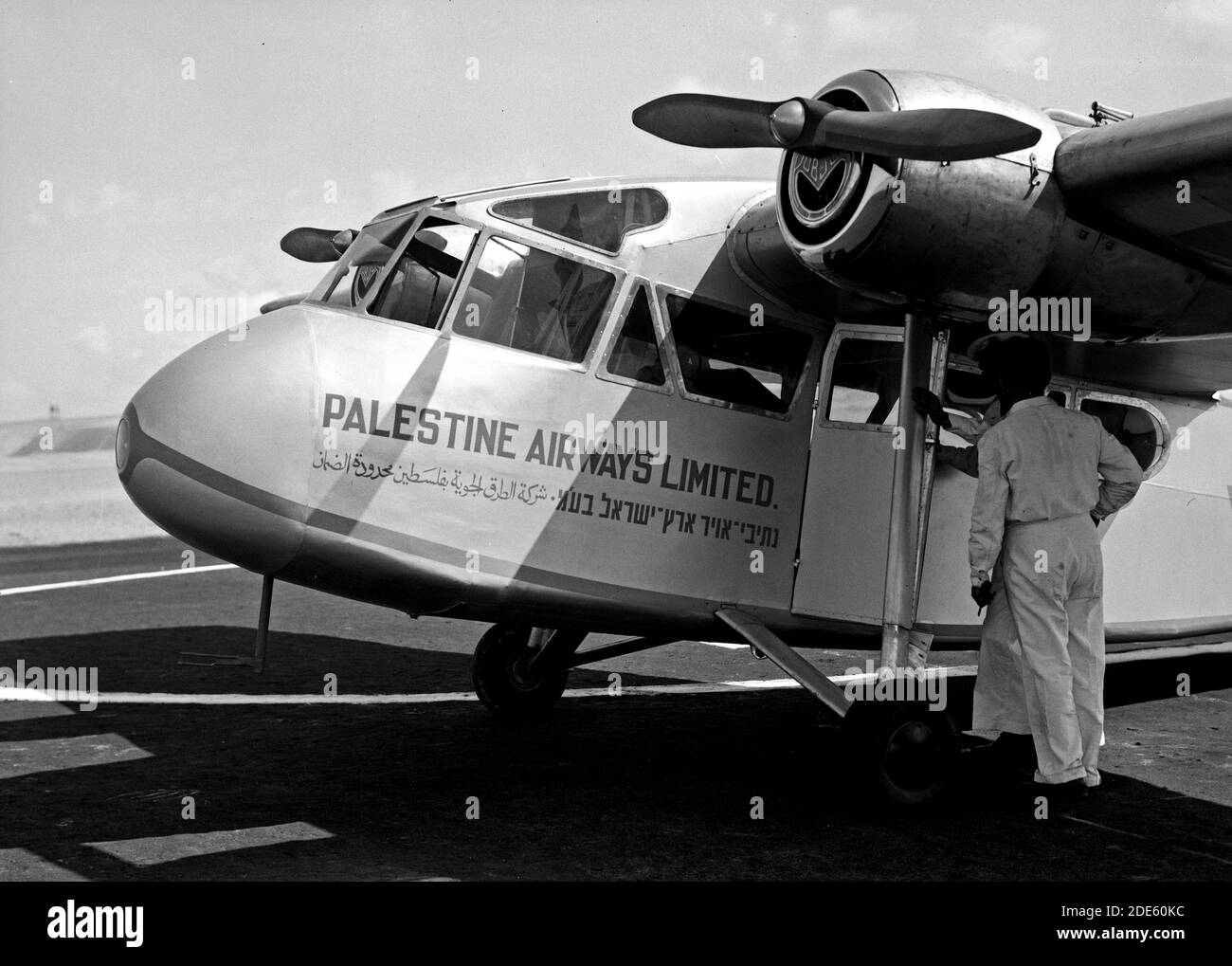 Histoire du Moyen-Orient - inauguration du terrain d'atterrissage de tel-Aviv. Palestine Airways. Gros plan de l'inscription Palestine Airways Ltd dans trois langues officielles Banque D'Images