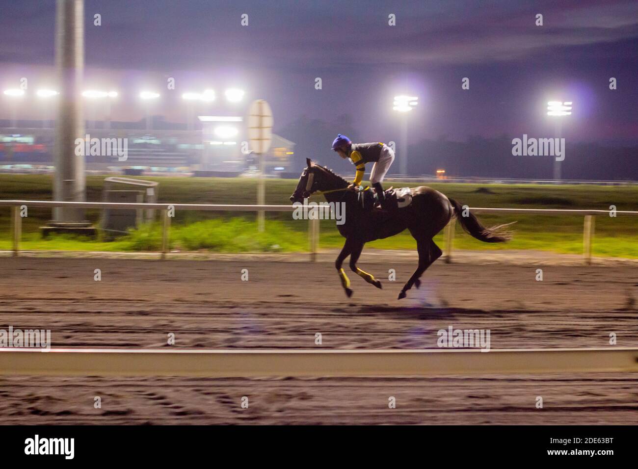 Courses hippiques à l'hippodrome Metroturf à Tanauan, Batangas, Philippines Banque D'Images