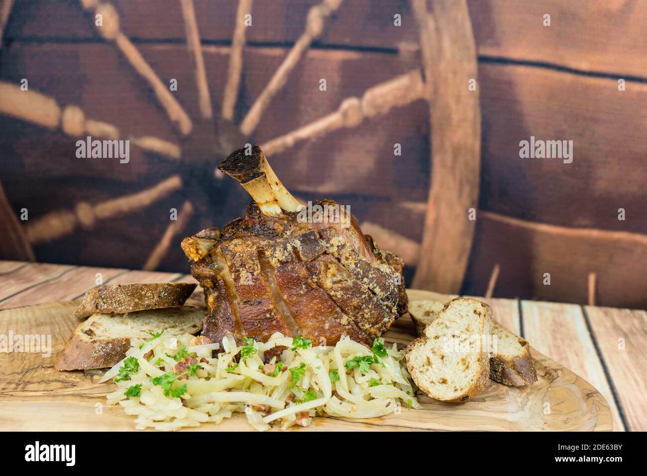 portejarret de porc à la choucroute et au pain Photo