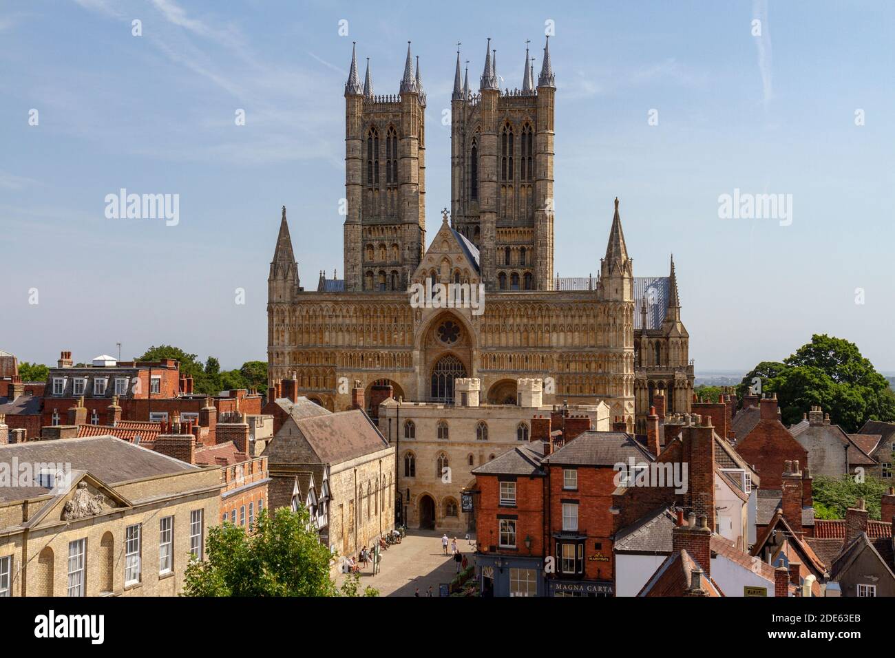 Cathédrale de Lincoln vue du mur médiéval Walk sur les murs du château de Lincoln, Lincoln, Lincs, Royaume-Uni. Banque D'Images