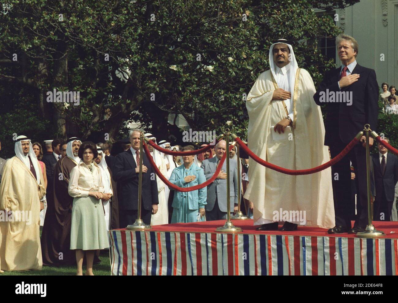 Jimmy carter et le prince Fahd bin Abd al-Aziz Al-Saud, prince héritier d'Arabie saoudite, lors d'une cérémonie de bienvenue à la Maison Blanche. CA. 05/24/1977 Banque D'Images