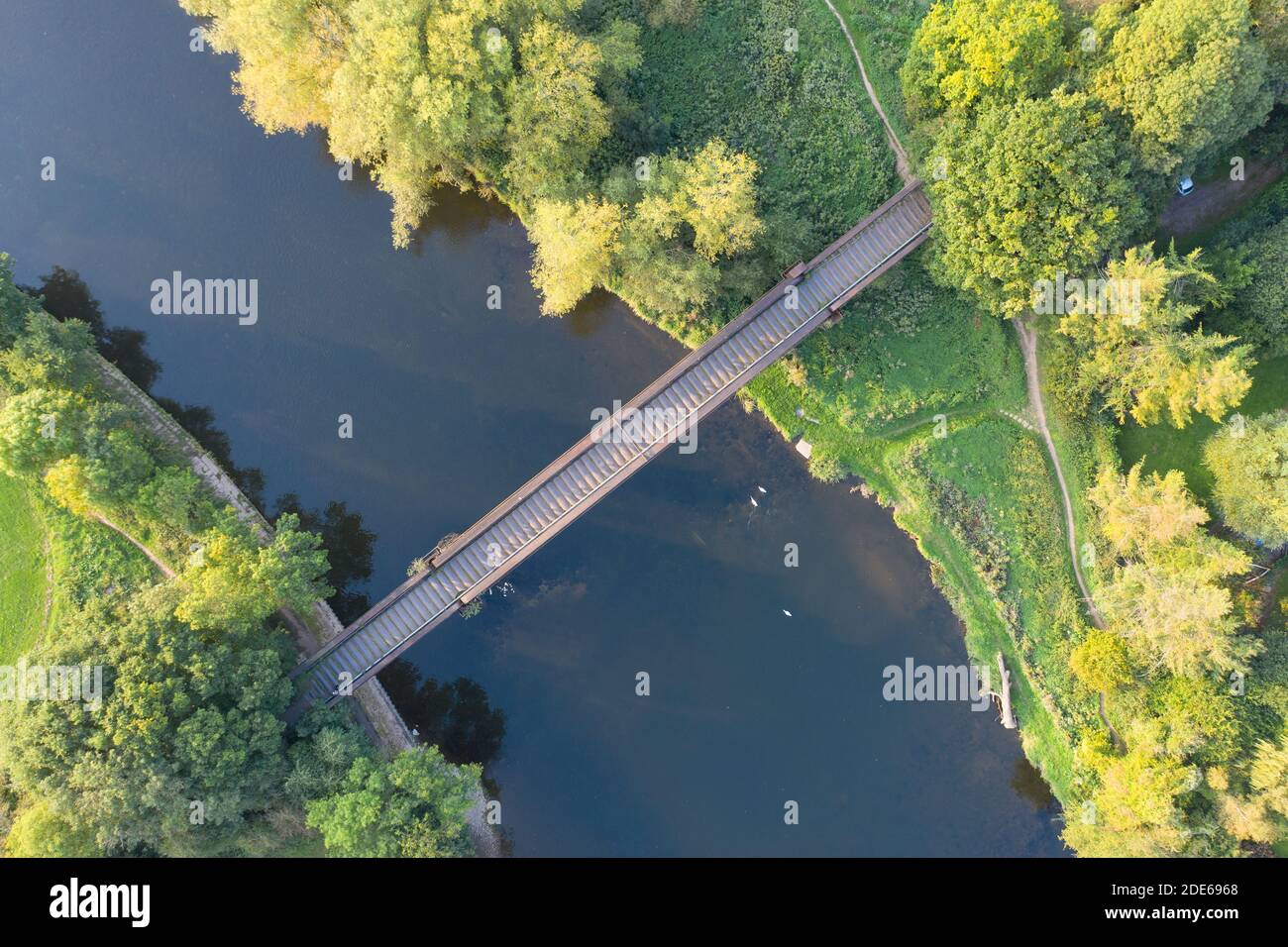 Monmouth Viaduc un vieux pont de viaduc ferroviaire abandonné traversant la rivière Wye dans le Monbucshire pays de Galles. Banque D'Images