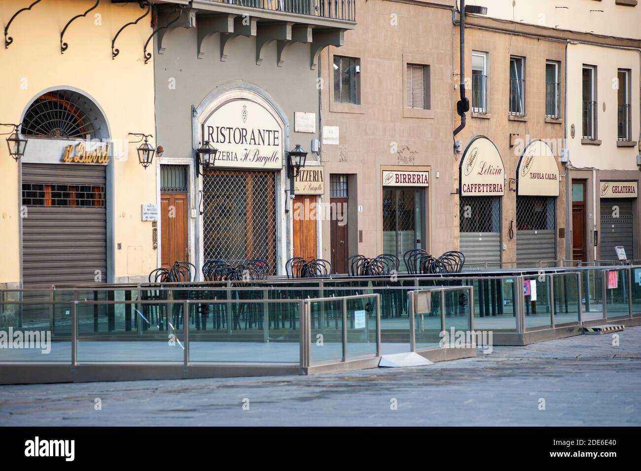 Florence, Italie - 2020 novembre 19 : le restaurant est fermé et les rues désertes pendant le confinement pandémique de Covid-19. Banque D'Images