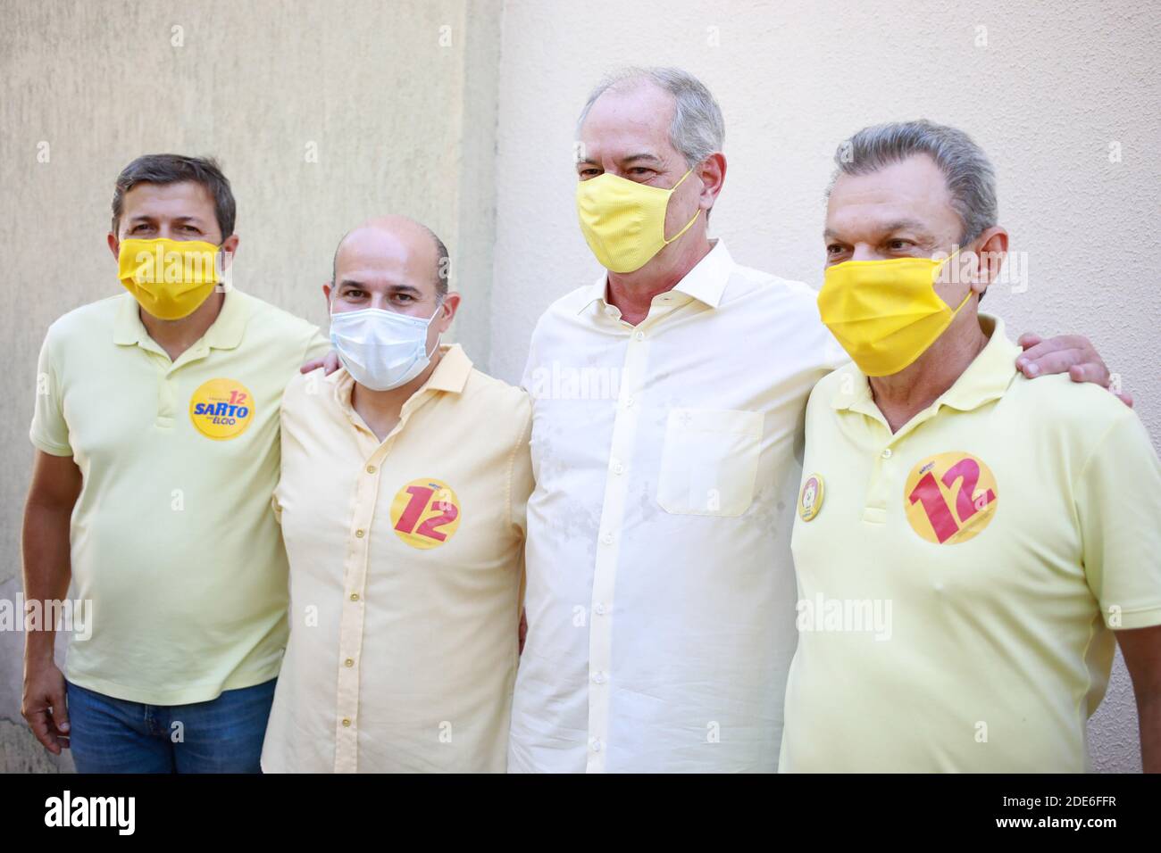 Fortaleza, Brésil. 29 novembre 2020. Ce dimanche (29), les électeurs décideront du deuxième tour du différend pour le maire de Fortaleza, entre Sarto (PDT) et Capitão Wagner (pros). Sur la photo, Élcio Batista, le maire Roberto Cláudio, Ciro Gomes et Sarto. Crédit : Lucas Moura/FotoArena/Alay Live News Banque D'Images