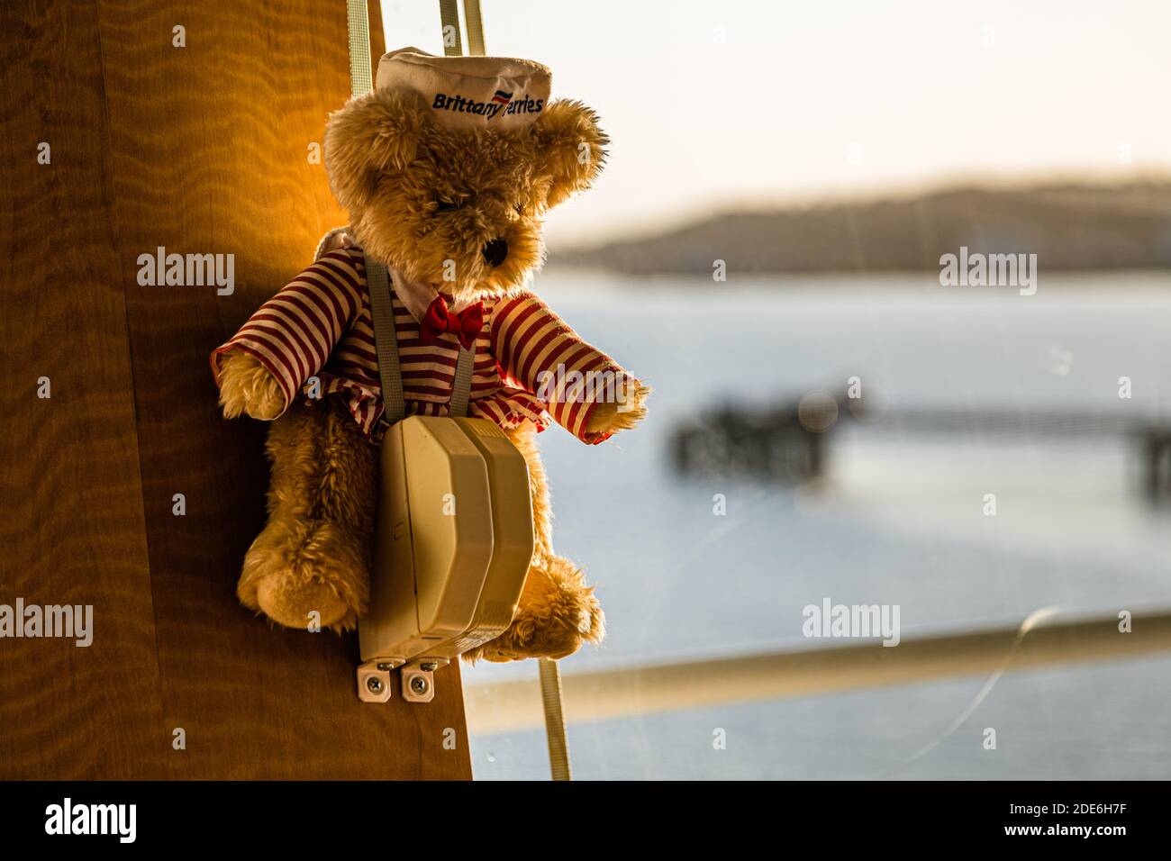 Sur le pont du pont Aven ferry à la entrée au port de Cork en Irlande Banque D'Images