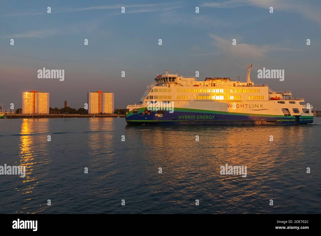 Angleterre, Hampshire, Portsmouth, Gosport Skyline et Victoria of Wight Ferry Banque D'Images