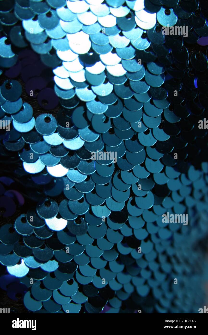 Paillettes sur un appareil domestique. Paillettes sur un jouet pour enfants. Sequins sur un jouet pour enfant. Banque D'Images