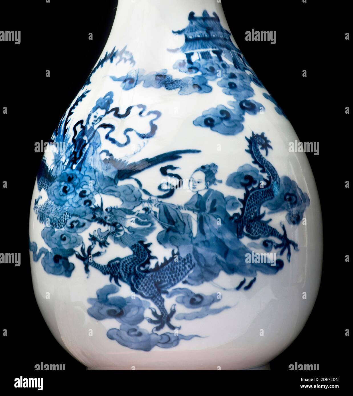 Gros plan sur la porcelaine chinoise antique bleue et blanche. Banque D'Images