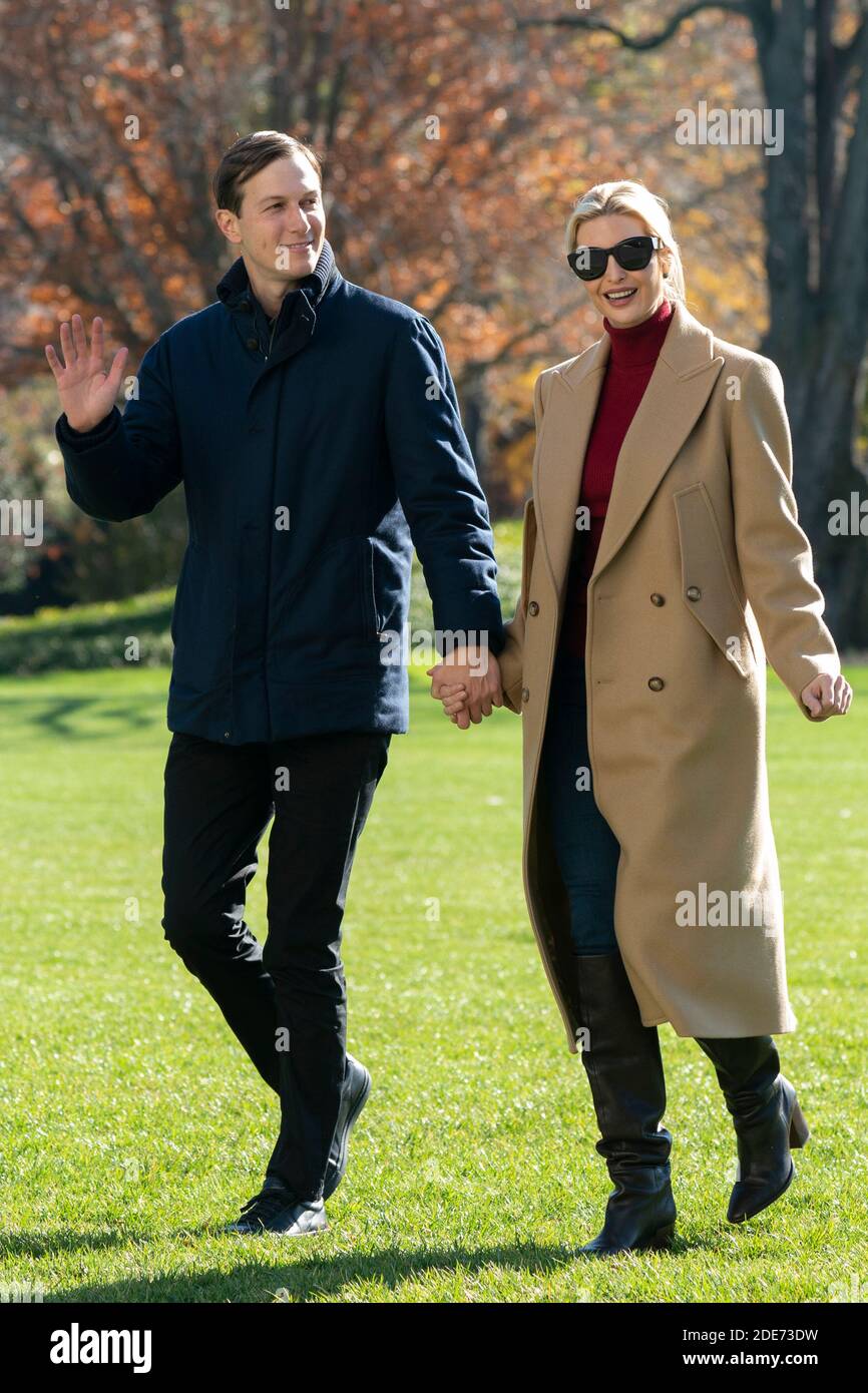 La première fille et conseillère du président Ivanka Trump et son mari, Jared Kushner, assistant du président et conseiller principal, retournent à la Maison Blanche avec le président des États-Unis Donald Trump après avoir passé le week-end de Thanksgiving à Camp David, la retraite présidentielle près de Thurmont, Maryland.Credit: Chris Kleponis/Pool via CNP | utilisation dans le monde entier Banque D'Images
