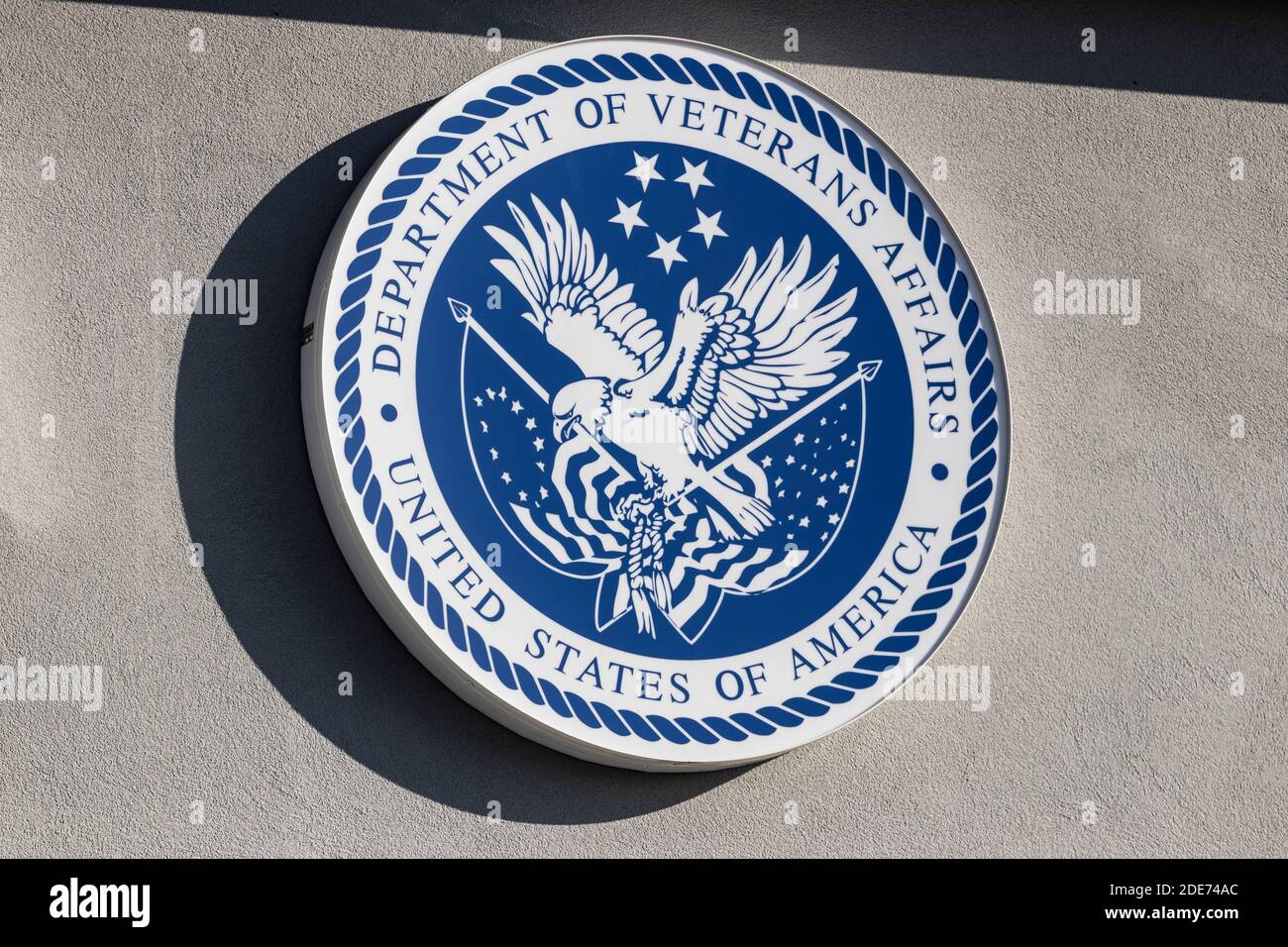 Cincinnati - Circa novembre 2020 : logo des anciens combattants. La va fournit des services de santé aux anciens combattants militaires. Banque D'Images