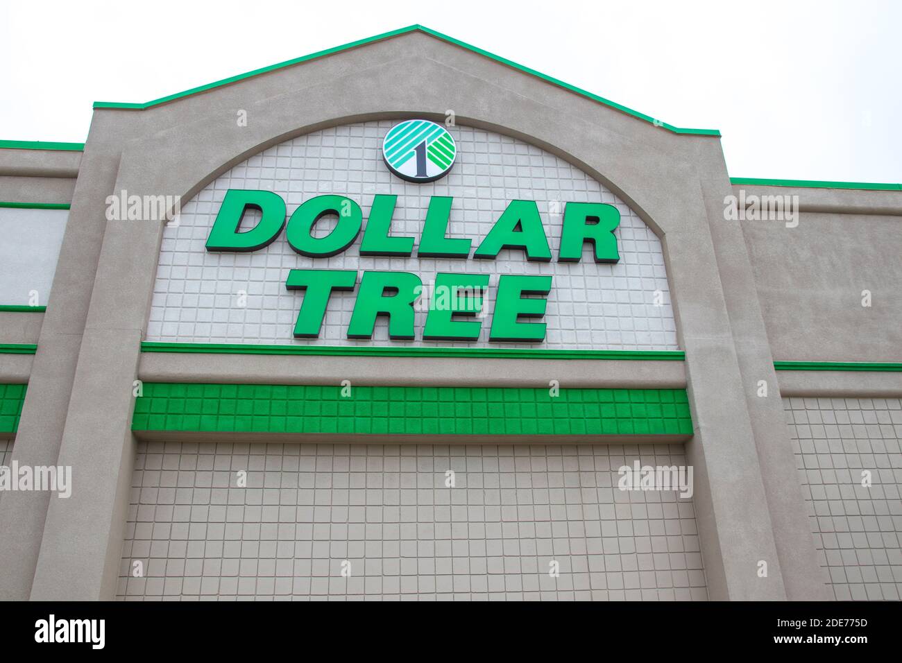 Magasin de rabais au détail arbre dollar Banque de photographies et d’images à haute résolution