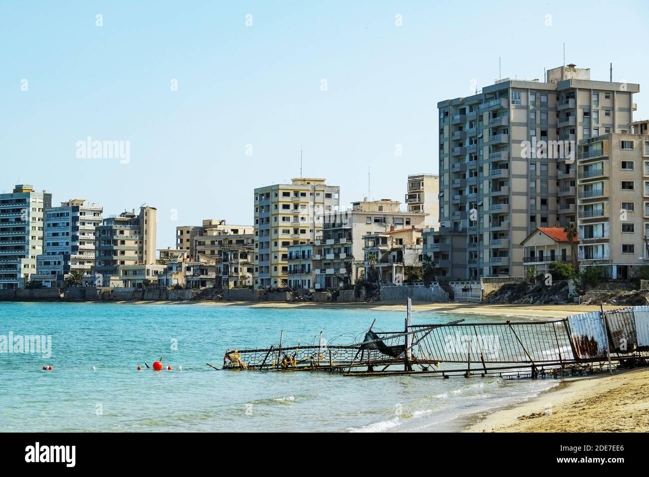Chypre. Varosha, Famagusta.l'ancien complexe de vacances a été abandonné en 1974 et fait maintenant partie de la partie turque occupée du nord de Chypre, (TRNC). Banque D'Images