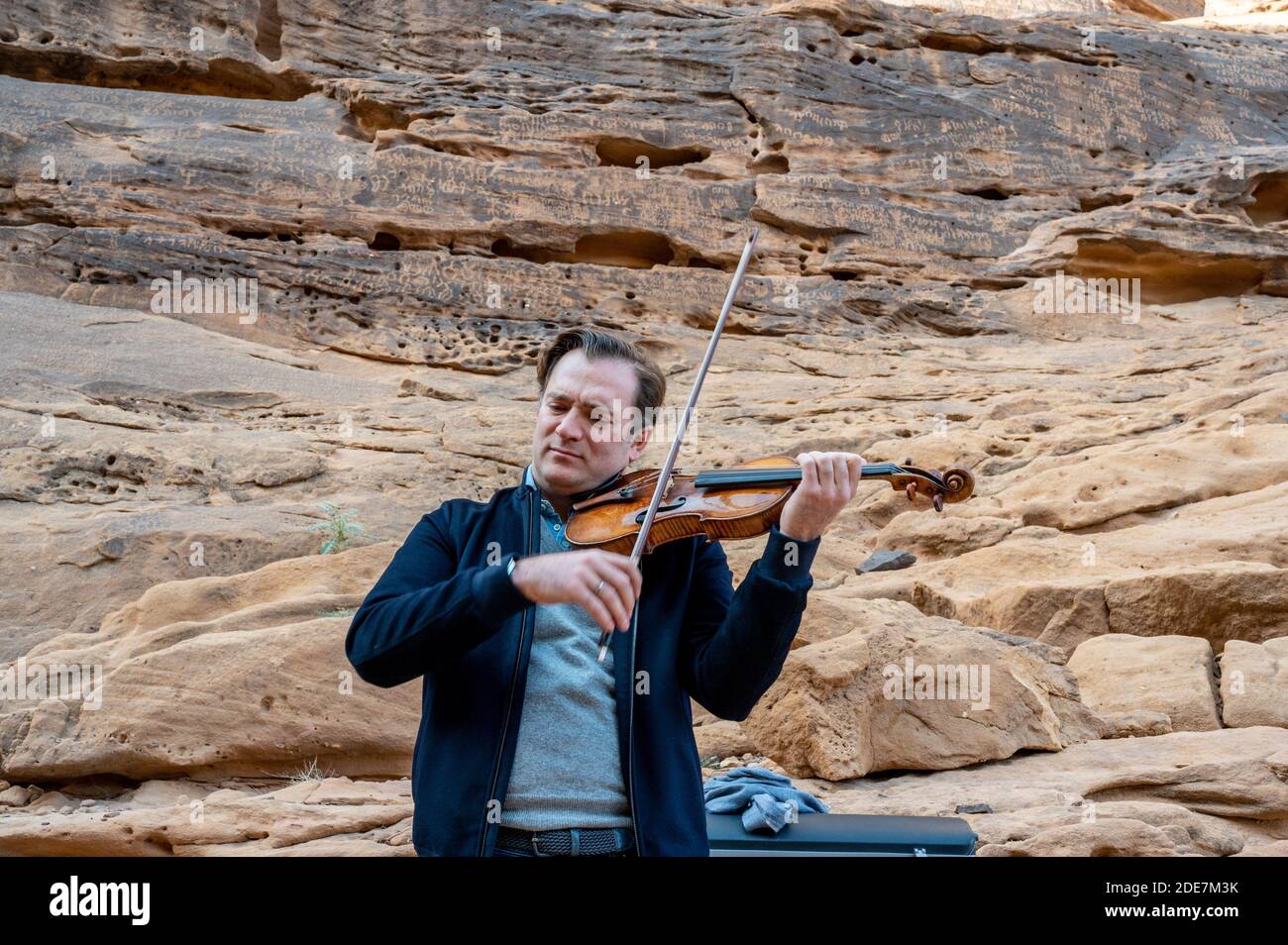 L-R : le violon français Renaud Capucon, se produit sur le site de 'Jabal Imakh', à Al Ula, en Arabie Saoudite, le 5 janvier 2019, dans le cadre du festival 'Winter at Tantora'. Photo par Ammar Abd Rabbo/ABACAPRESS.COM Banque D'Images
