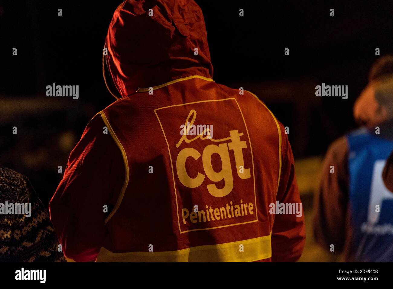 Environ 100 membres du personnel pénitentiaire ont bloqué l'accès à la prison de Fleury-Mérogis dans la soirée pour protester contre les déclarations de la ministre de la Justice Nicole Bellobet sur le refus d'accorder une augmentation de salaire aux gardiens de prison. Fleury-Mérogis, France, 31 janvier 2019. Photo de Samuel Boivin / ABACAPRESS.COM Banque D'Images