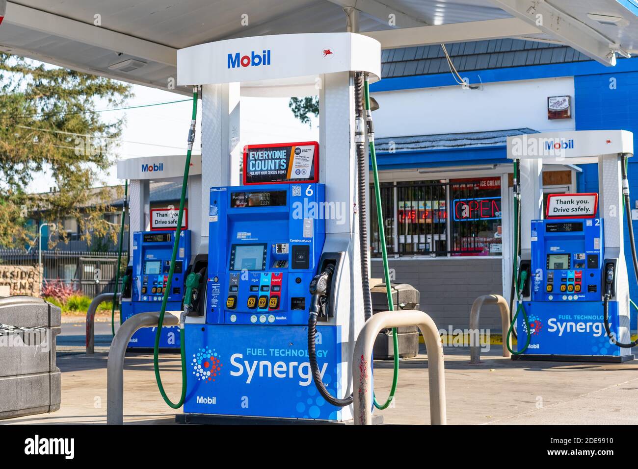 28 oct 2020 Concord / CA / USA - Station-service Mobil dans la baie de San Francisco Banque D'Images