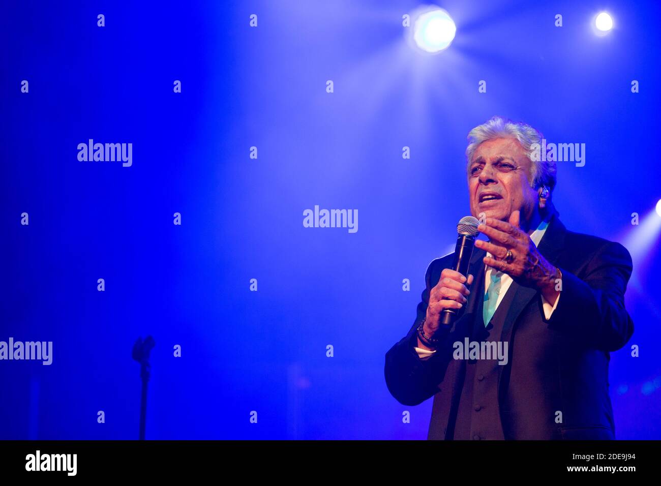 Le chanteur Enrico Macias se produit à l'Olympia le 09 février 2019 à Paris, France. Photo de Nasser Berzane/ABACAPRESS.COM Banque D'Images