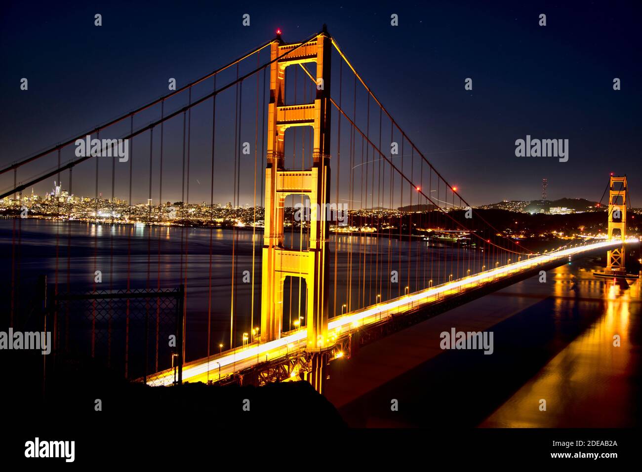 Vue sur le Golden Gate Bridge depuis Slacker Hill Banque D'Images