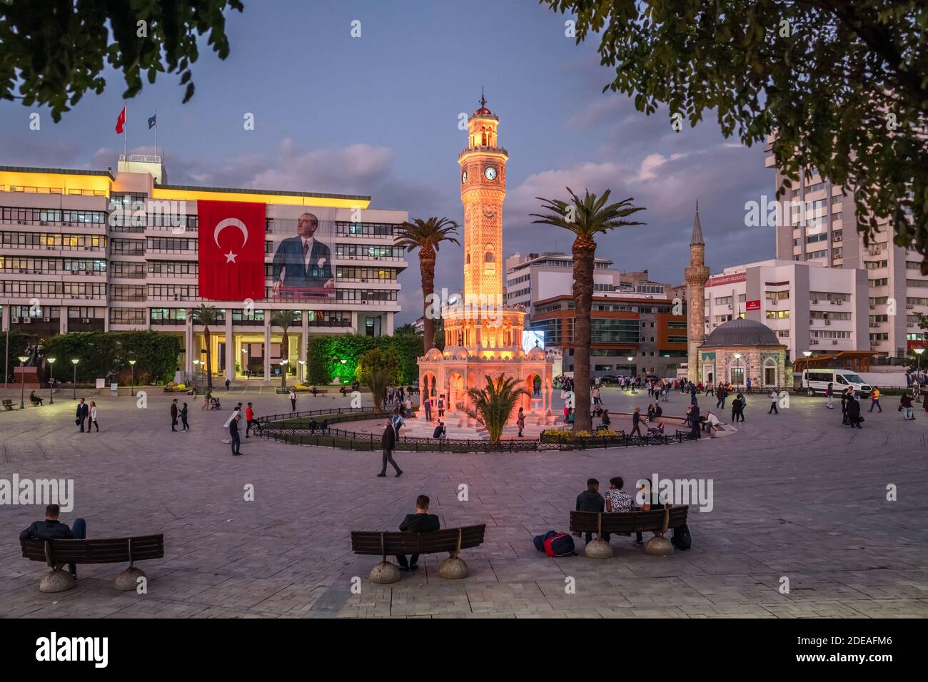 Tour de l'horloge d'Izmir sur la place Konak à Izmir, en Turquie. Banque D'Images