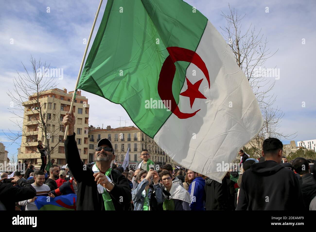 Rassemblement contre la décision d'un président algérien malade de se présenter pour un cinquième mandat, le 3 mars 2019, à Marseille, en France. La confirmation le 10 février que le président algérien Abdelaziz Bouteflika allait contester un cinquième mandat a déclenché une série de manifestations dans le pays d'Afrique du Nord. Photo par Avenir Pictures/ABACAPRESS.COM Banque D'Images