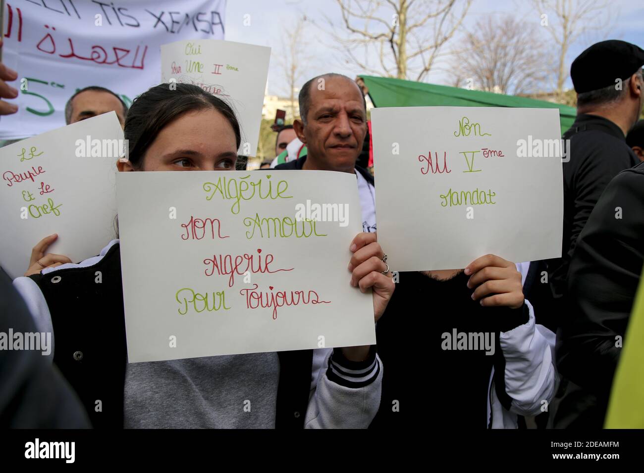 Rassemblement contre la décision d'un président algérien malade de se présenter pour un cinquième mandat, le 3 mars 2019, à Marseille, en France. La confirmation le 10 février que le président algérien Abdelaziz Bouteflika allait contester un cinquième mandat a déclenché une série de manifestations dans le pays d'Afrique du Nord. Photo par Avenir Pictures/ABACAPRESS.COM Banque D'Images