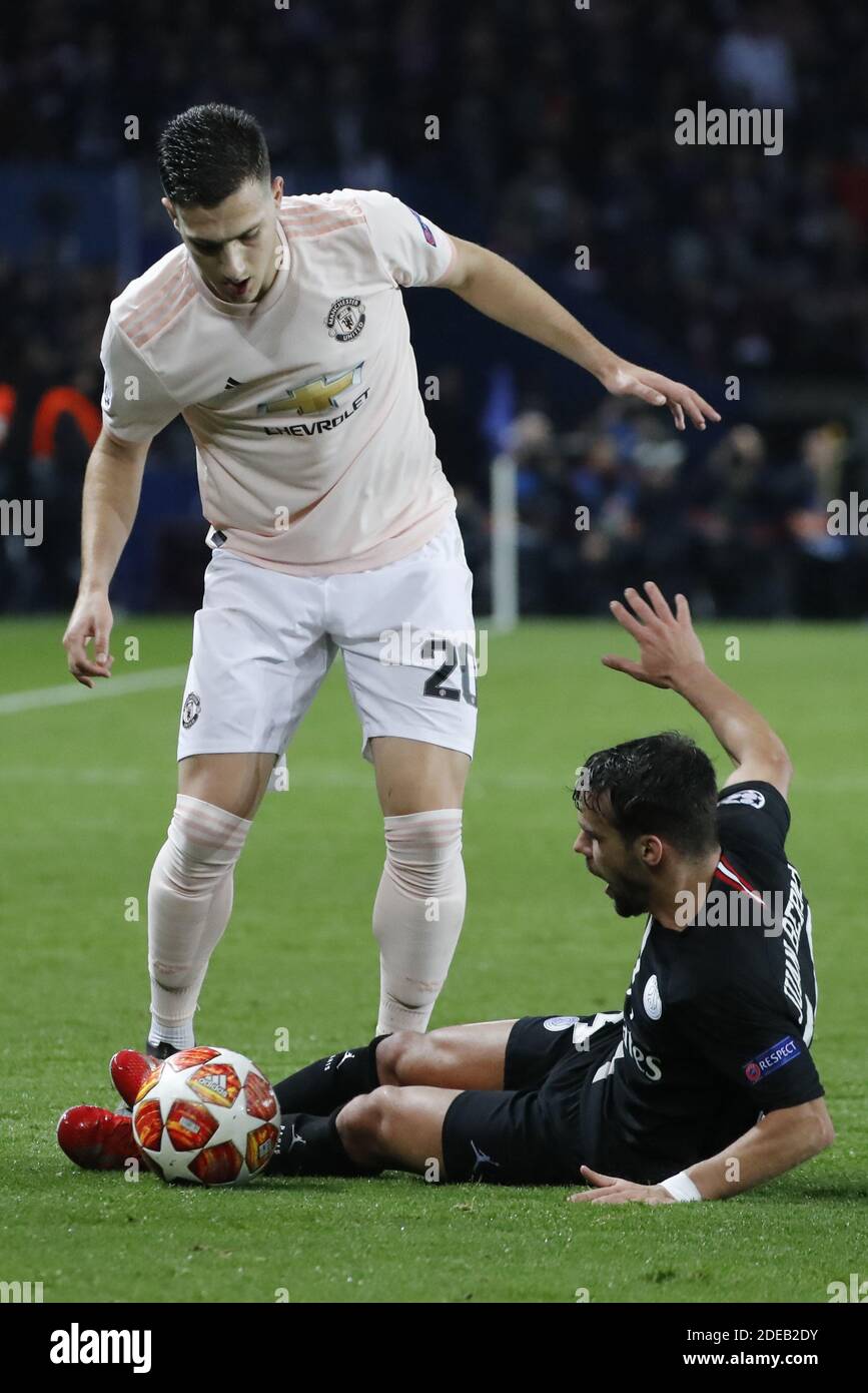 Juan Bernat du PSG affronte Diogo Dalot de Manchester United lors de la manche de la Ligue des champions de l'UEFA du match de football de la deuxième jambe de 16 entre Paris Saint-Germain (PSG) et Manchester United au stade du Parc des Princes à Paris le 6 mars 2019. Manchester United a gagné 3-1 et s'est qualifié pour le 1/4. Photo de Henri Szwarc/ABACAPRESS.COM Banque D'Images