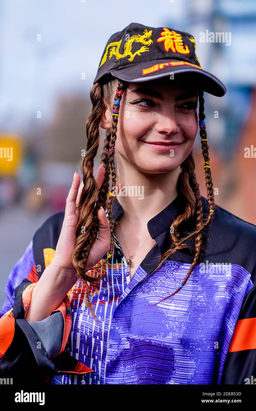 Street style, Claire Laffut arrivant au salon prêt-à-porter Balmain  automne-hiver 2019-2020, tenu à l'espace Champerret, Paris, France, le 1er  mars 2019. Photo de Marie-Paola Bertrand-Hillion/ABACAPRESS.COM Photo Stock  - Alamy