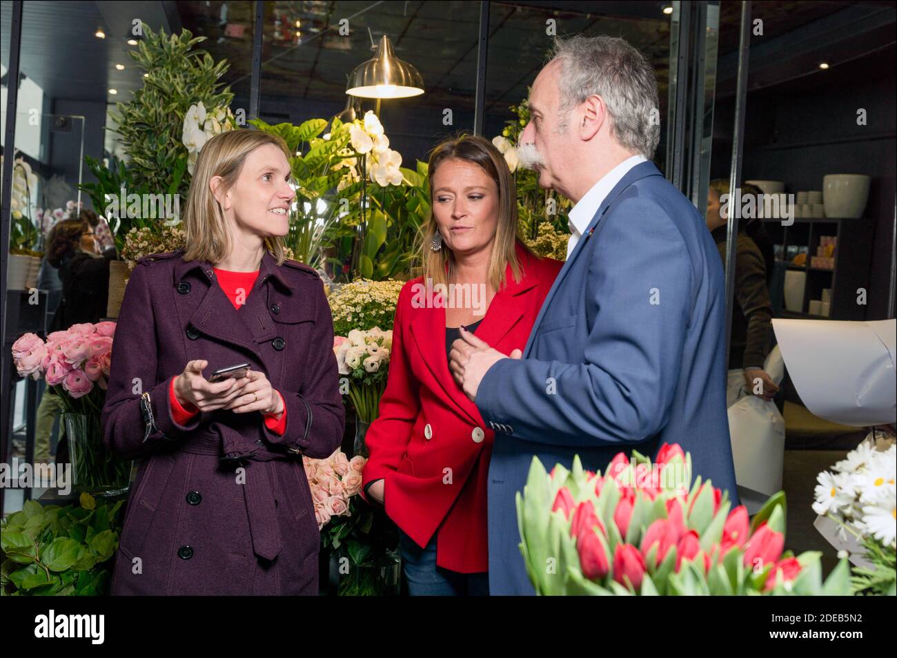 Agnès Pannier-Runacher, Secrétariat d'État auprès du ministre de l'économie et des finances partie à la rencontre de trois artisans-commerçants de la rue Dammont lors d'un placement sur le thème 'femmes et artisan' accompagné de Bernard Stalter, président de la rue Dammont et Président de l'Olivia Gregoire de l'APCMA Entrée LREM de la 12ème circonscription de Paris à Paris, France le 8 mars 2019. Visite du fleuriste Utrillo. Banque D'Images