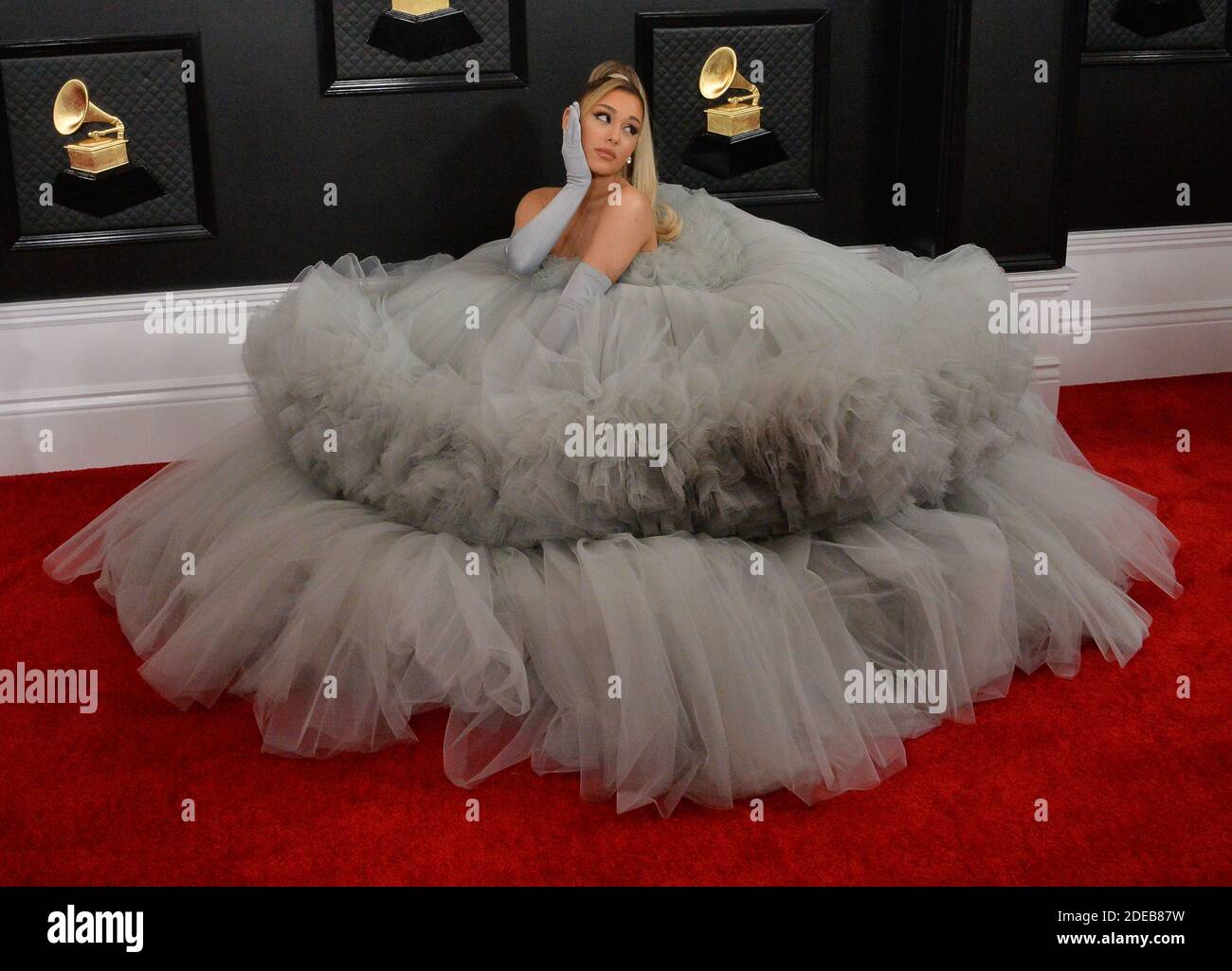 Los Angeles, États-Unis. 29 novembre 2020. Ariana Grande arrive au 62e Grammy Awards annuel qui se tient au Staples Center de Los Angeles le 26 janvier 2020. Photo de Jim Ruymen/UPI crédit: UPI/Alay Live News Banque D'Images