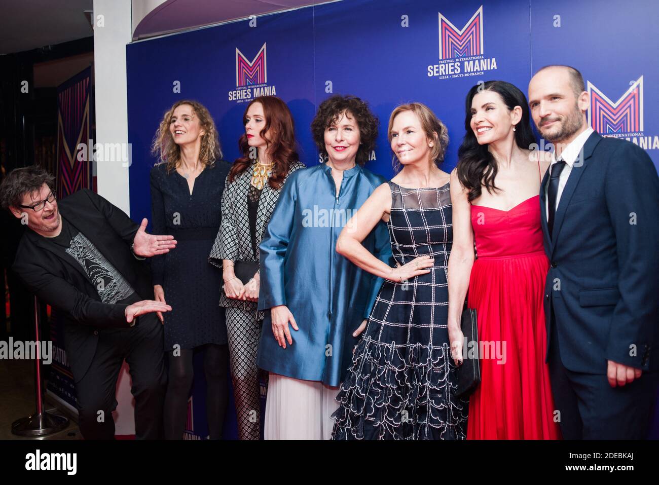 Podz, Delphine de Vigan, Audrey Fleurot, Laurence Herszberg, Marti Noxon, Julianna Margulies et Thomas Lilti posent lors de la cérémonie d'ouverture du Festival de la série Mania à Lille le 22 mars 2019. Photo de Julie Sebadelha/ABACAPRESS.COM Banque D'Images