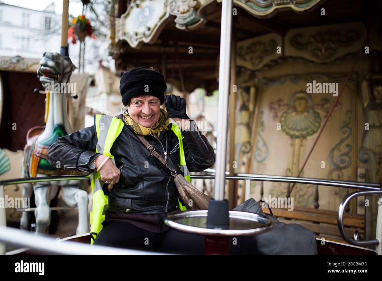 Le manifestant Yellow Vest dans un carrousel se réunit devant la basilique du Sacré-cœur à Montmartre, à Paris, le 23 mars 2019, lors d'une manifestation antigouvernementale appelée par le mouvement « Yellow Vest » (gilets jaunes). Les manifestants ont de nouveau frappé les rues des villes françaises le 23 mars, pour une 19e semaine consécutive de protestation nationale ( Loi 19 ) contre les politiques du président français et son style de gouvernement descendant, le coût élevé de la vie, les réformes fiscales gouvernementales et pour une plus grande « justice sociale et économique. » photo de Raphael Lafargue/ABACAPRESS.COM Banque D'Images