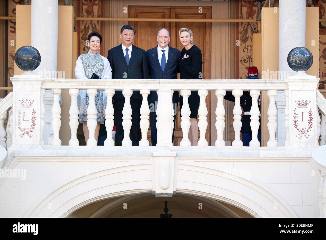 Le Prince Albert II de Monaco et sa femme la princesse Charlene posent avec le président chinois Xi Jinping et sa femme Peng Liyuan au Palais de Monaco, le 24 mars 2019. M. Xi Jinping est en visite d'État d'une journée à Monaco. Photo de David Niviere/ABACAPRESS.COM Banque D'Images
