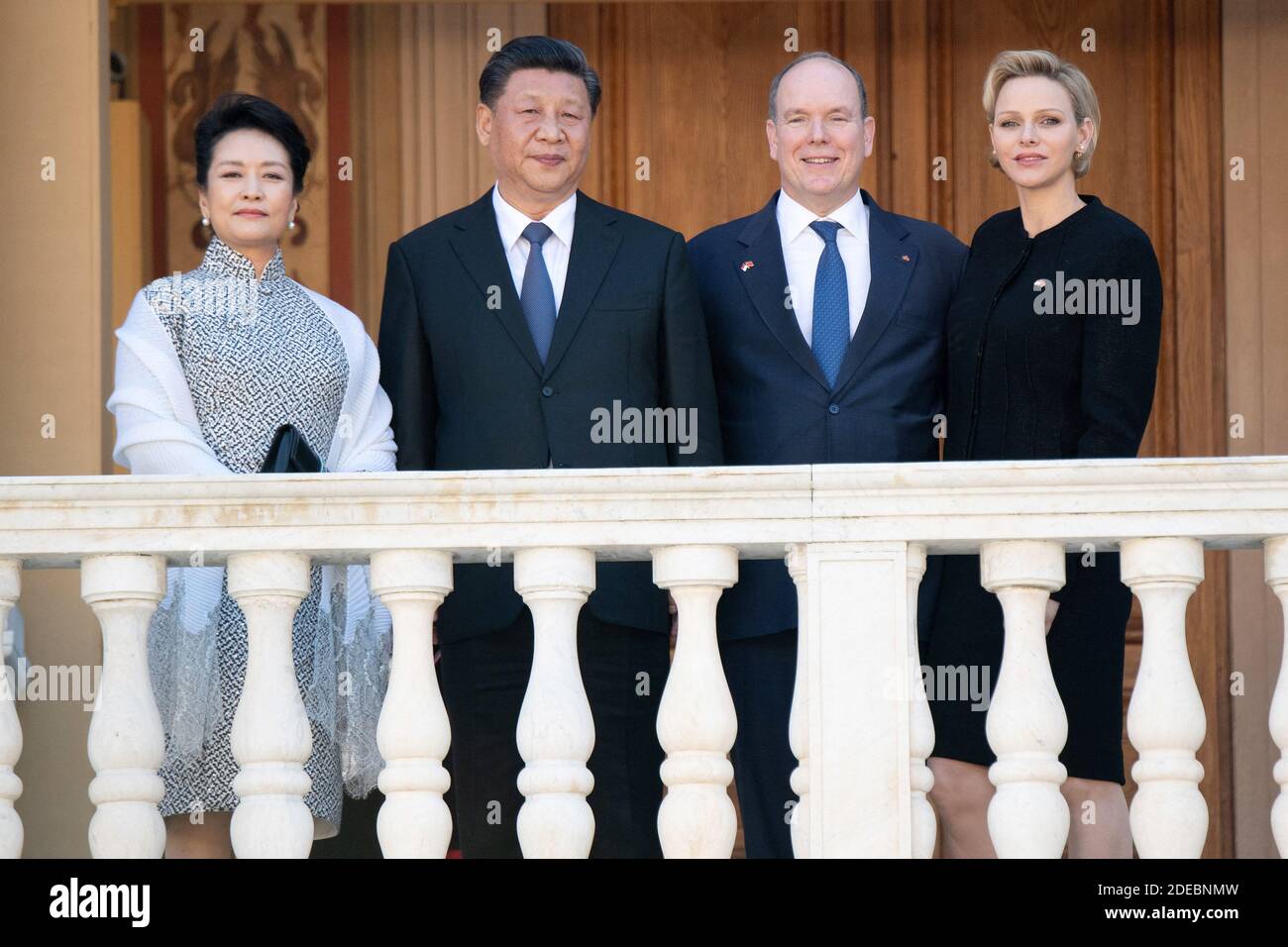 Le Prince Albert II de Monaco et sa femme la princesse Charlene posent avec le président chinois Xi Jinping et sa femme Peng Liyuan au Palais de Monaco, le 24 mars 2019. M. Xi Jinping est en visite d'État d'une journée à Monaco. Photo de David Niviere/ABACAPRESS.COM Banque D'Images