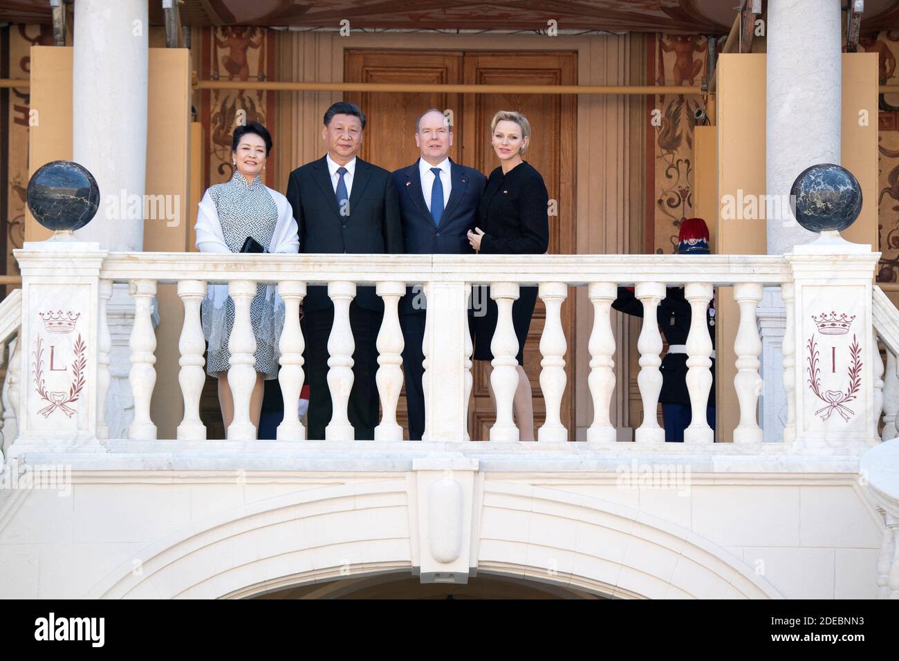 Le Prince Albert II de Monaco et sa femme la princesse Charlene posent avec le président chinois Xi Jinping et sa femme Peng Liyuan au Palais de Monaco, le 24 mars 2019. M. Xi Jinping est en visite d'État d'une journée à Monaco. Photo de David Niviere/ABACAPRESS.COM Banque D'Images