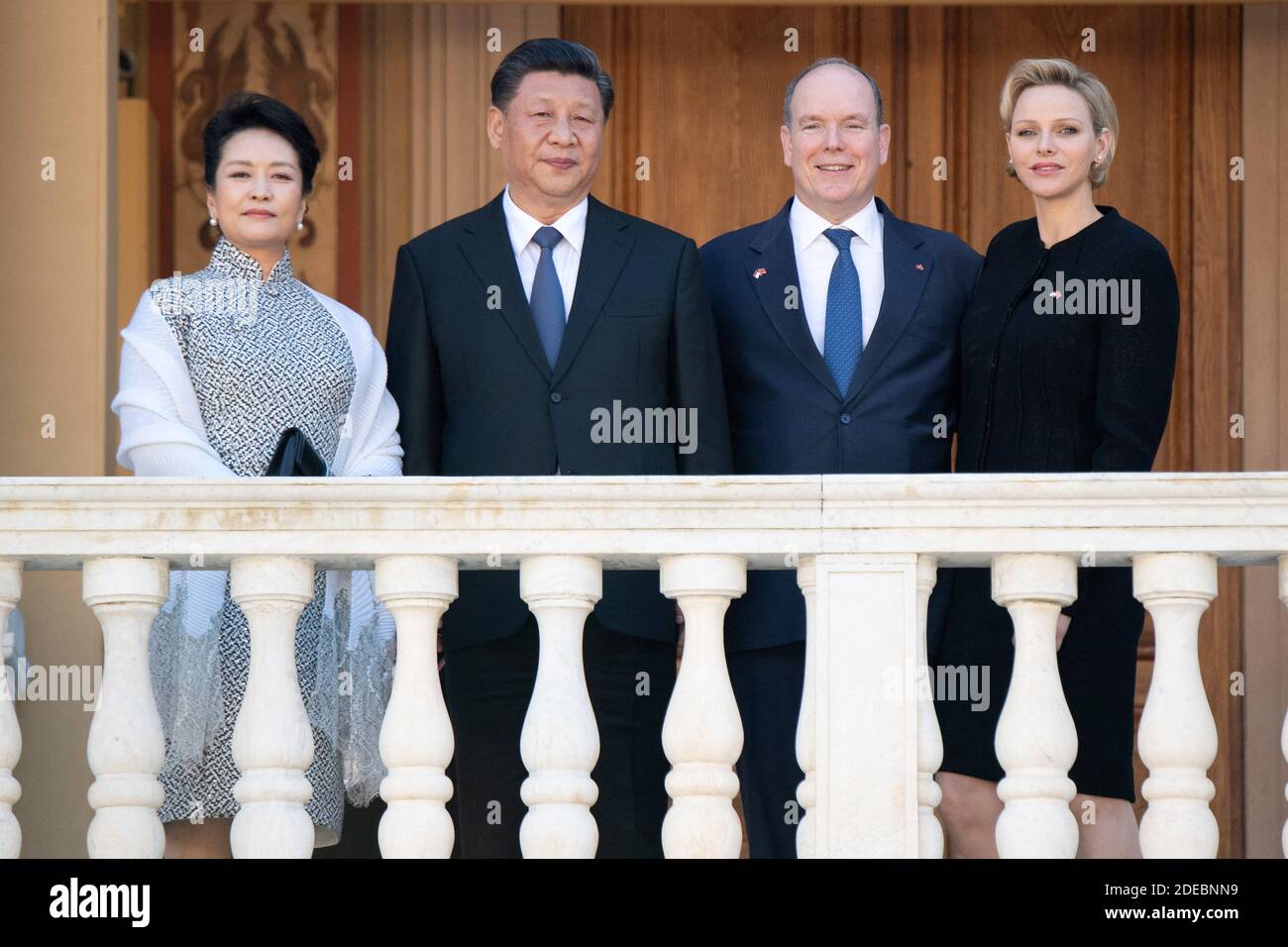 Le Prince Albert II de Monaco et sa femme la princesse Charlene posent avec le président chinois Xi Jinping et sa femme Peng Liyuan au Palais de Monaco, le 24 mars 2019. M. Xi Jinping est en visite d'État d'une journée à Monaco. Photo de David Niviere/ABACAPRESS.COM Banque D'Images