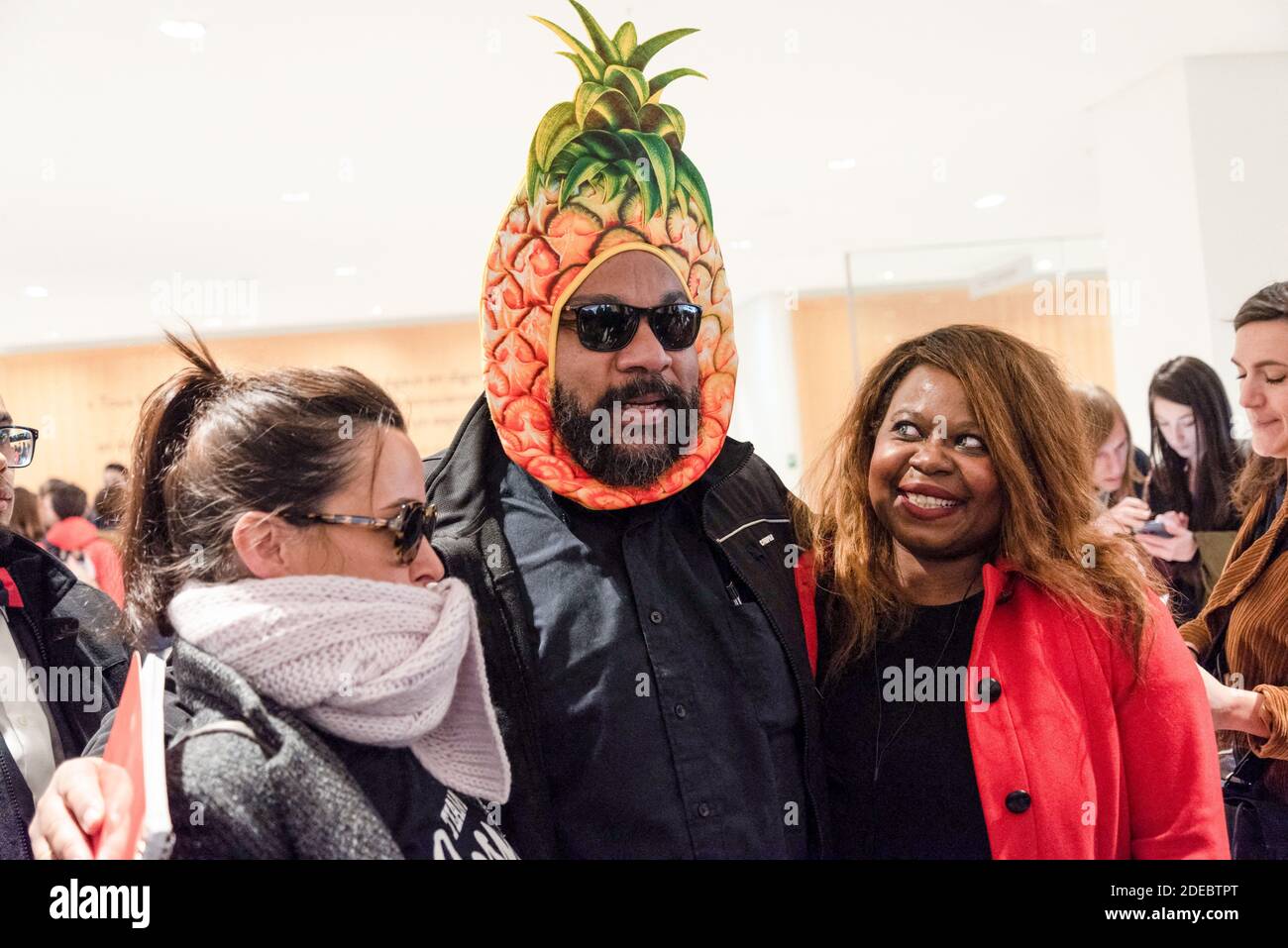 Noémie Montagne Photos L'acteur et comédien Dieudonné m'bala m'bala, l'épouse Noemie montagne et  sa sœur avocate Marcelle Mbala Mbala devant le tribunal de Paris pour  fraude fiscale, blanchiment d'argent ou abus de biens d'entreprise. Il