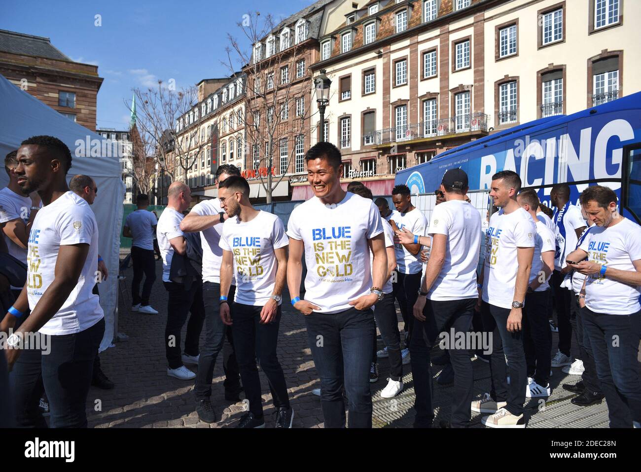 Arrivée de l'équipe du Racing club de Strasbourg lors de la cérémonie officielle pour leur victoire à Strasbourg, France le 31 mars 2019. Le RCS, Racing Club Strasbourg a battu l'équipe de Guigamp 4-1 aux tirs aux buts à Lille le 30 mars 2019. Photo de Nicolas Roses/ABACAPRESS.COM Banque D'Images