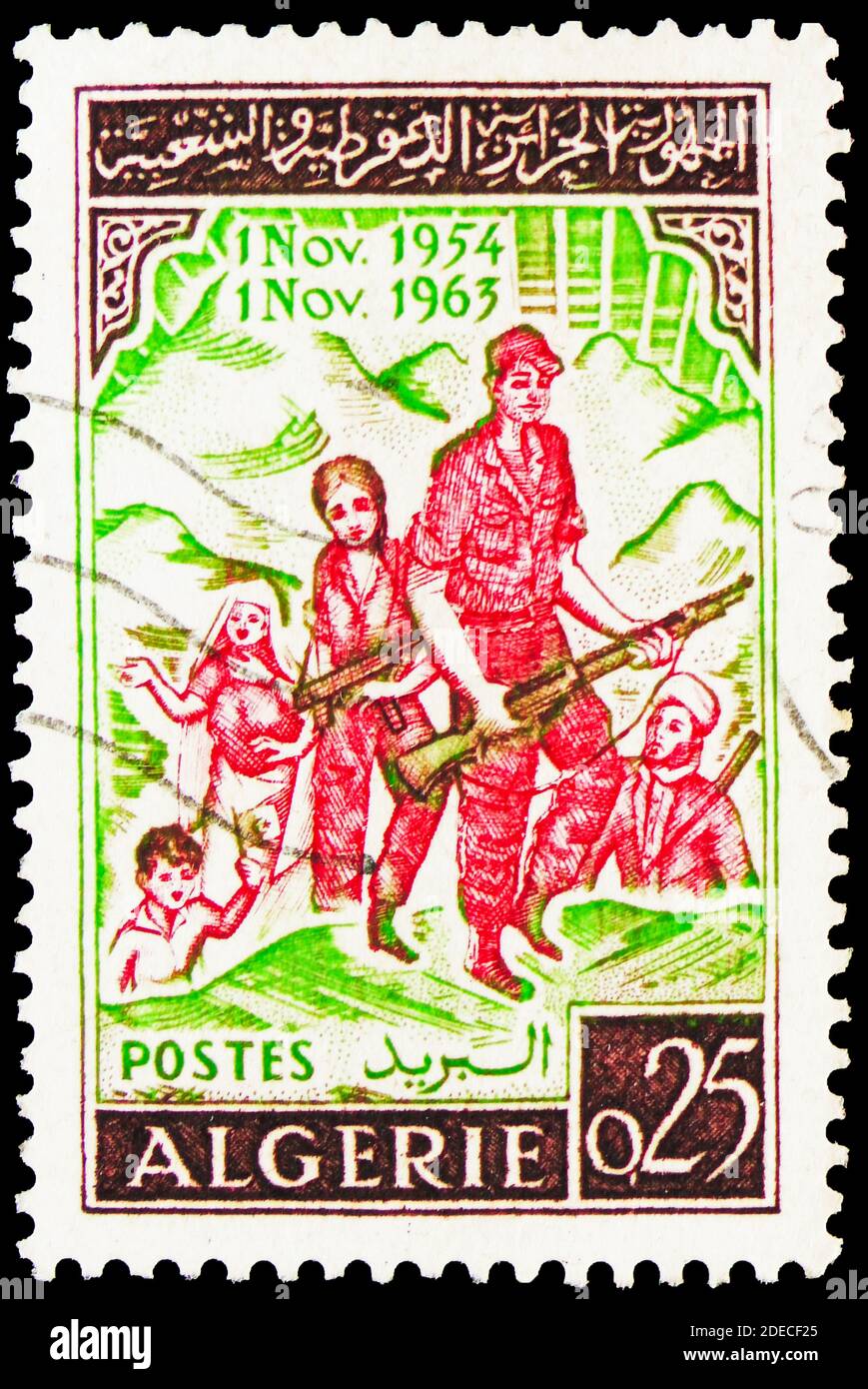 MOSCOU, RUSSIE - 17 OCTOBRE 2020 : timbre-poste imprimé en Algérie montre des guérillas, 9e anniversaire de la série de la Révolution algérienne, vers 1963 Banque D'Images