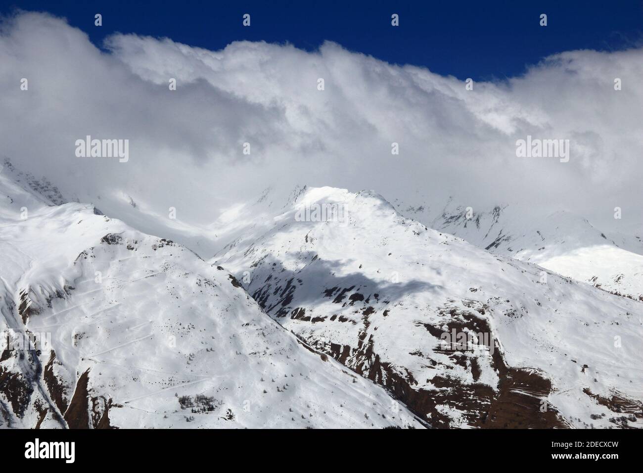 Alpes françaises ski dans la neige d'hiver. Station de ski de Valloire en Europe. Banque D'Images