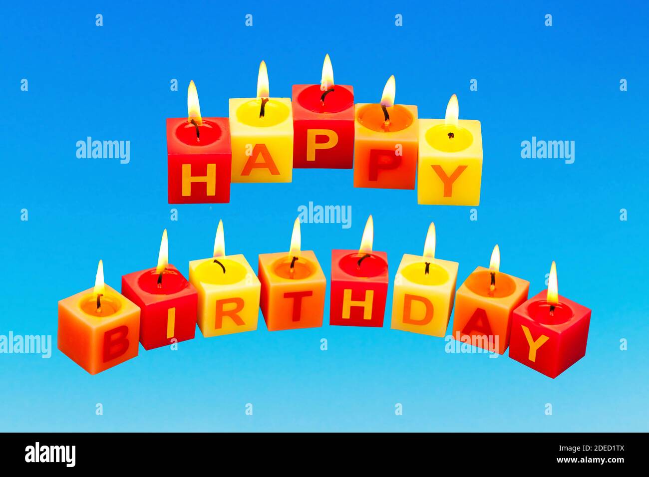 Bougies en feu formant le mot joyeux anniversaire, Bundesrepublik Deutschland Banque D'Images