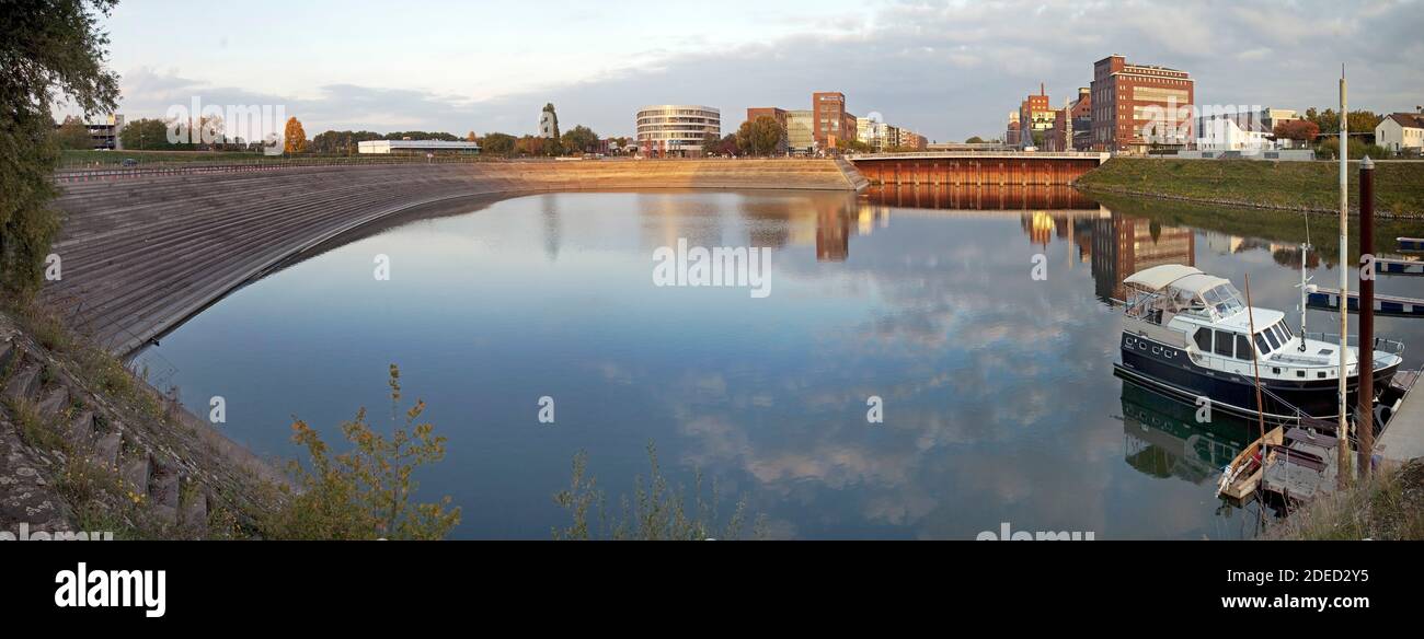 Holzhafen, point tournant du navire dans le port intérieur de Duisburg, Allemagne, Rhénanie-du-Nord-Westphalie, région de la Ruhr, Duisburg Banque D'Images