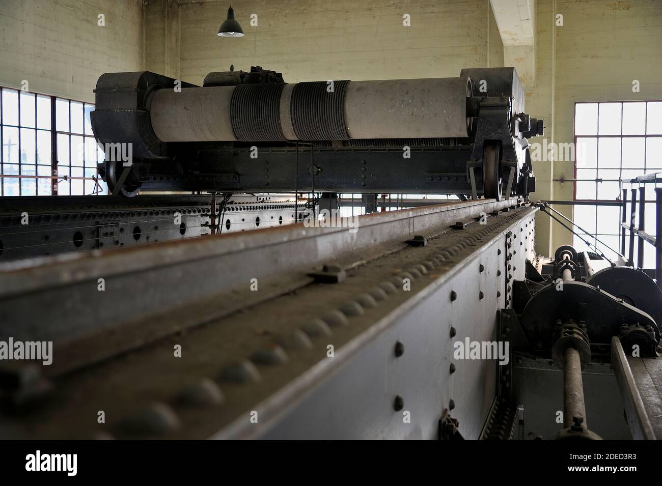 La grue à l'intérieur de la sous-station de coussin de Tacoma public Utilities. Banque D'Images