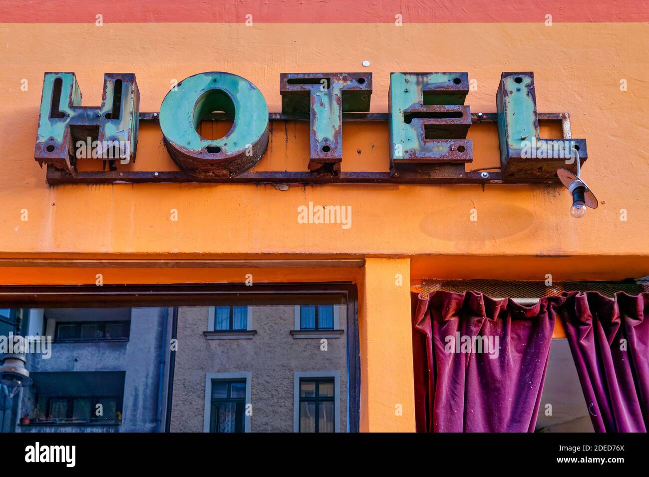 Hotel Schild, verrostet, logo von DasHotel Berlin, Pub, Bar, Kreuzberg, Berlin Banque D'Images