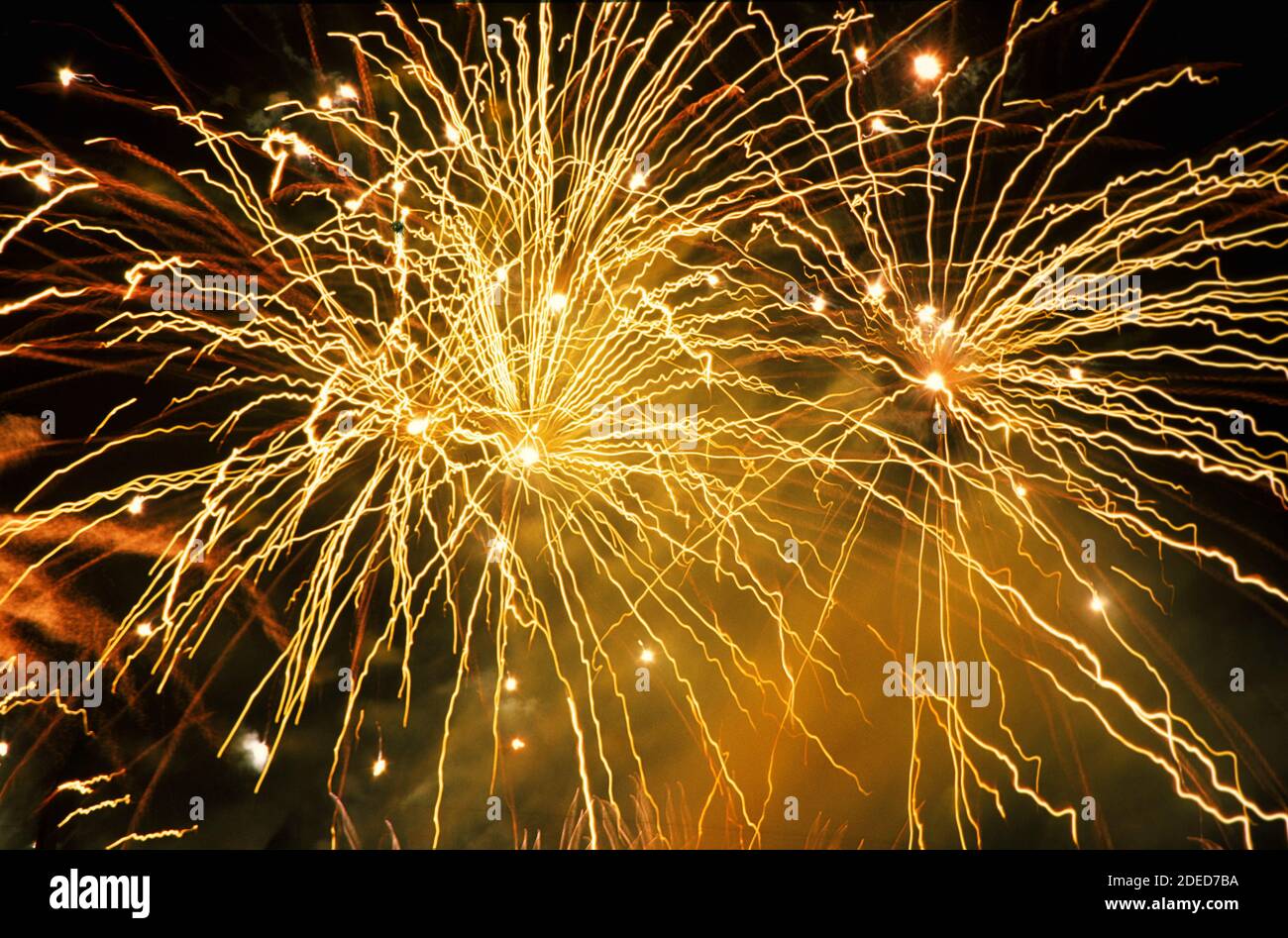 Feuerwerk, Neujahr, Silvester, | feu de nuit, ciel sombre, Banque D'Images