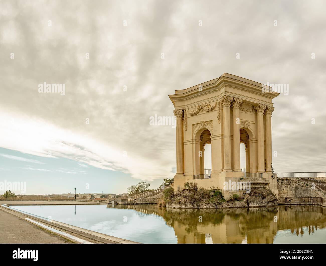 Château d'eau - aqueduc de la tour d'eau à Montpellier, en France, en hiver Banque D'Images