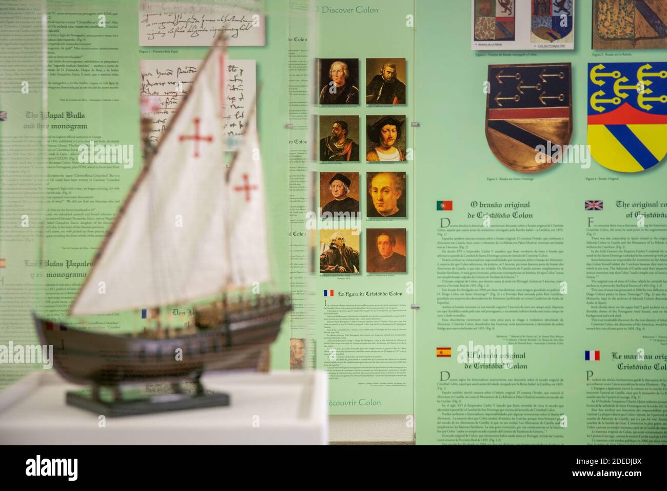 Exposition à l'intérieur du Centre Cristovao Colon (Colombo), dans le village de Cuba, dans l'Alentejo, Portugal. Banque D'Images