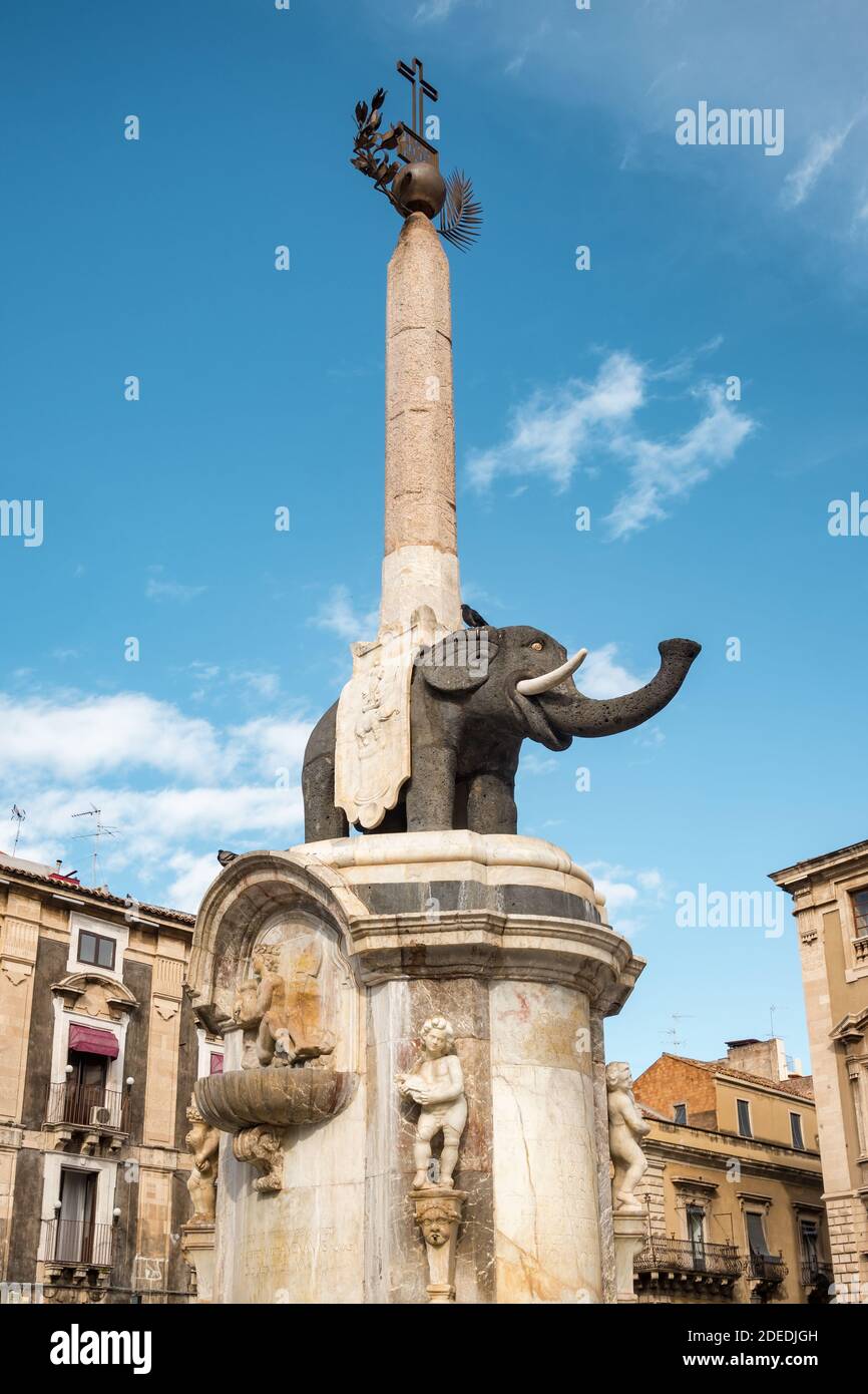 La célèbre statue en pierre de lave d'un éléphant appelé Liotru à Catane, en Sicile Banque D'Images