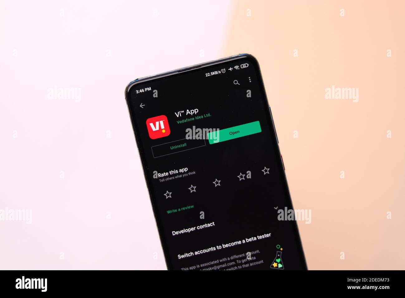 Assam, inde - 29 novembre 2020 : logo VI sur l'écran du téléphone image de stock. Banque D'Images