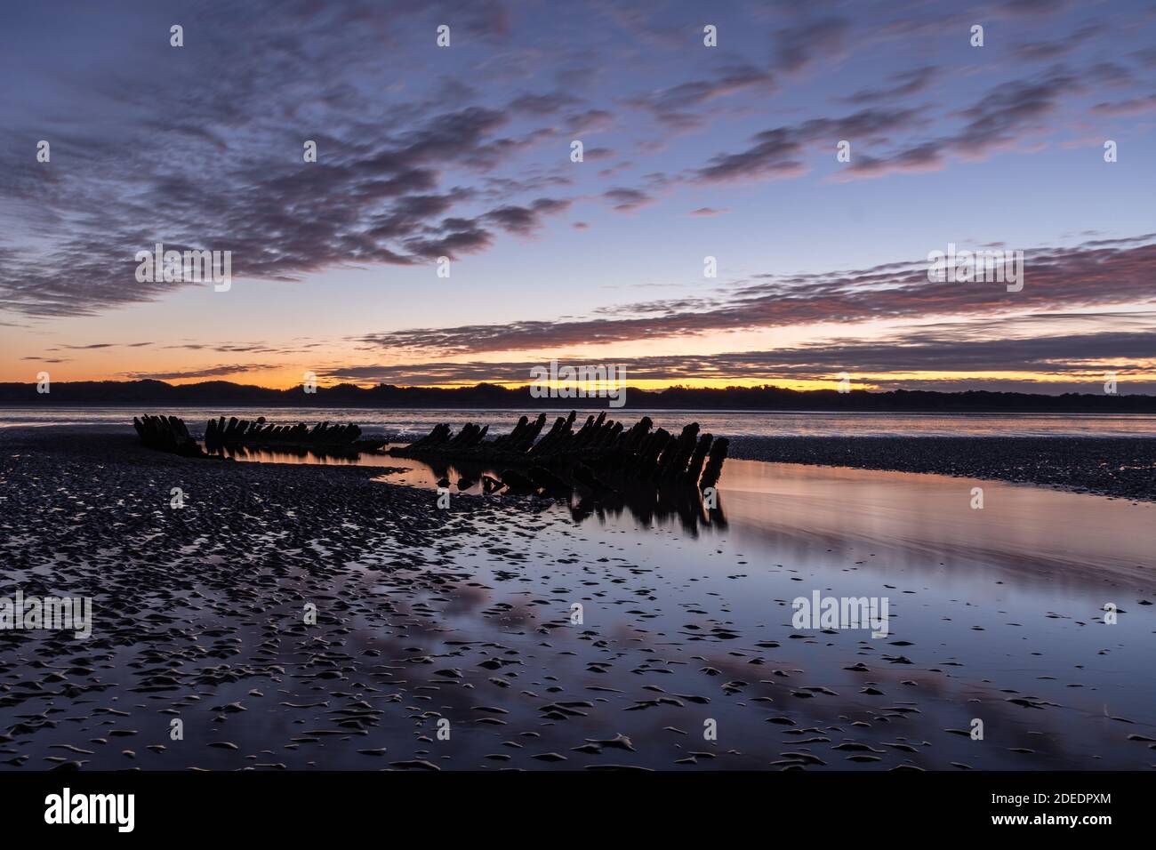 Lever du soleil sur le naufrage du SS Nornen, Burnham on Sea, Somerset Banque D'Images