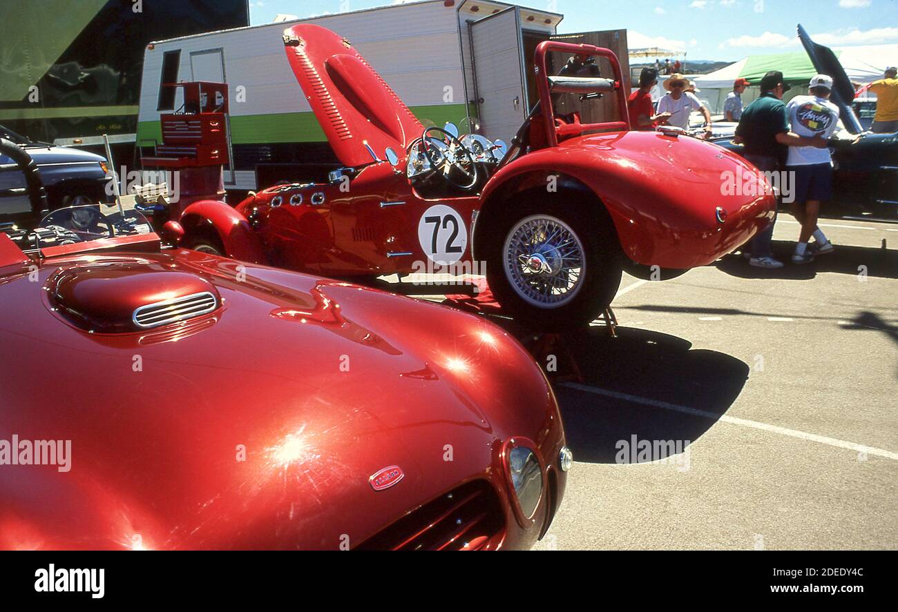 Allard Race voitures dans le paddock à l'historique de Monterey Courses sur le circuit de Laguna Seca California USA 1990 Banque D'Images